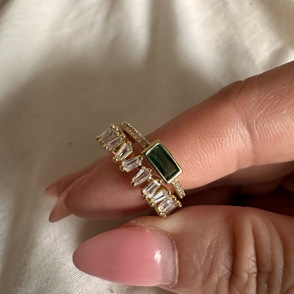 Elegant Green and Gold Women's Ring Set